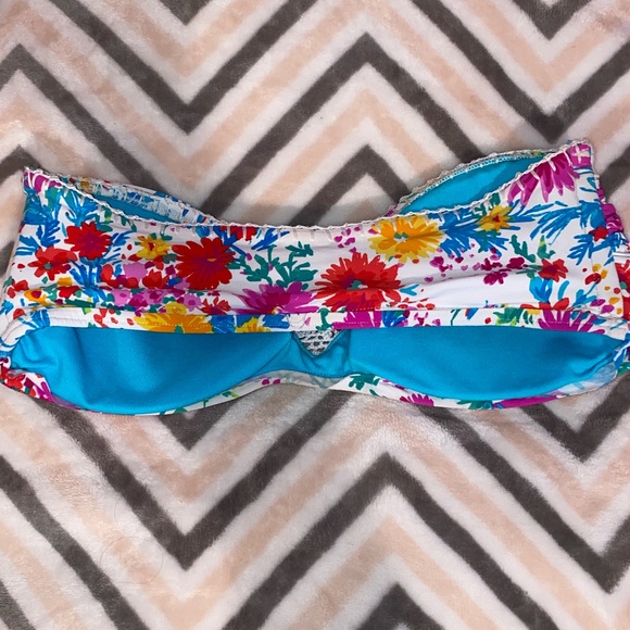 Flower bikini - Picture 3 of 6